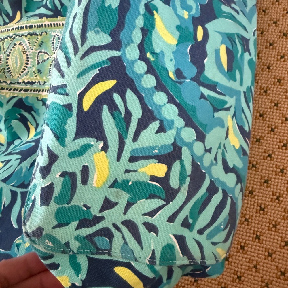 Lilly Pulitzer Reversible Beach Tote in Beach Loot & Midnight Cove with Pouch! - Picture 6 of 16